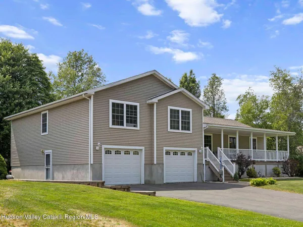 $609,000 | 34 Lancelot Drive, Saugerties, NY 12477