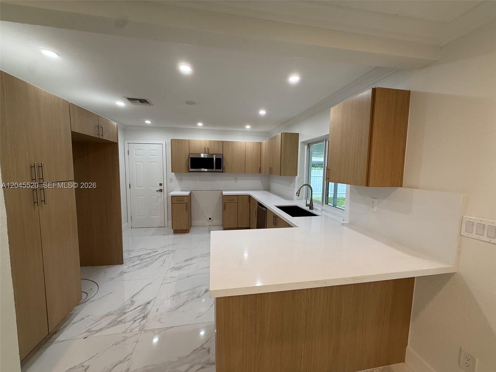 8090 West 18th Lane Road Hialeah, FL 33014 - Photo 4 of 8