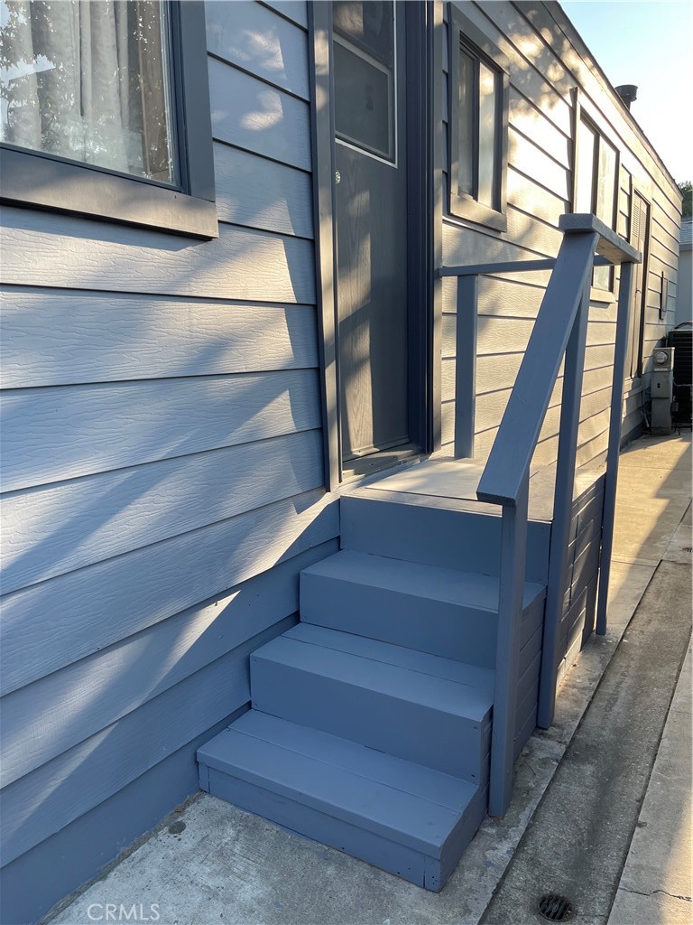 31348 North Lakehills Road, Unit 2 Castaic, CA 91384 - Photo 35 of 42 a view of entryway