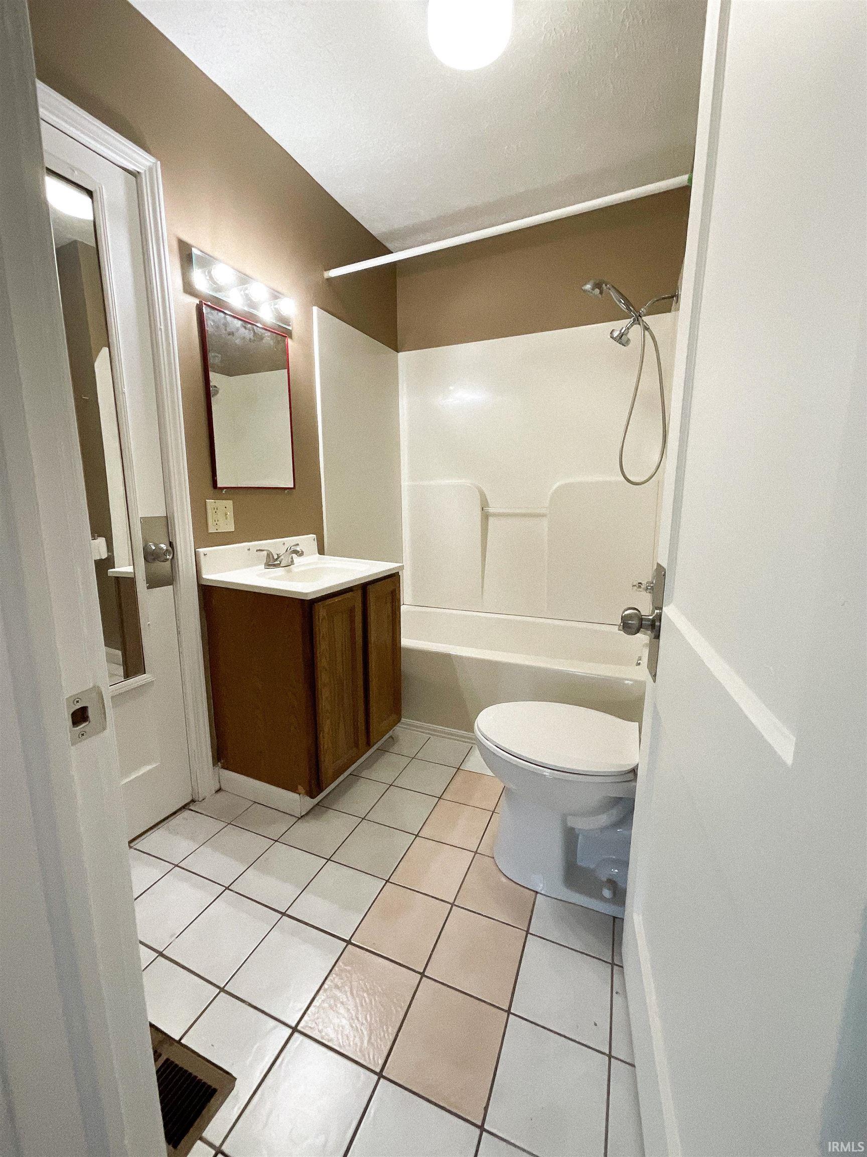 627 South Morgan Street Bluffton, IN 46714 - Photo 12 of 17
