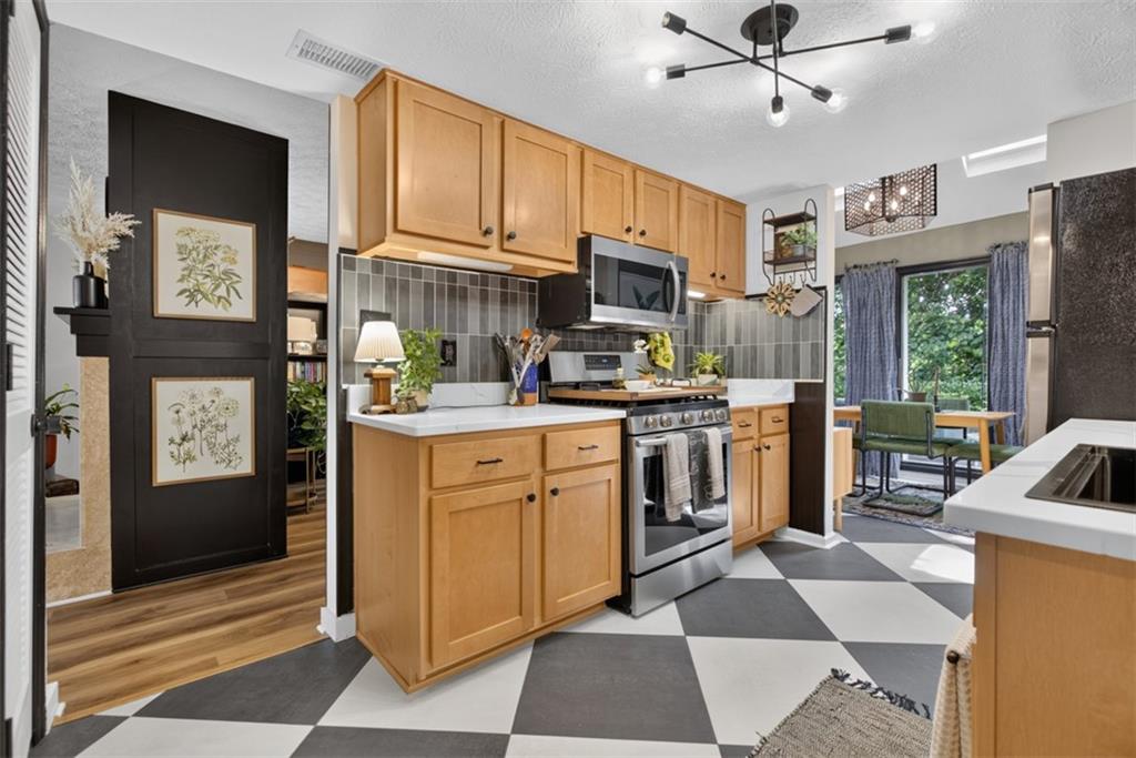 7750 Roswell Road, Unit F5 Atlanta, GA 30350 - Photo 14 of 37 Gallery Image 14
