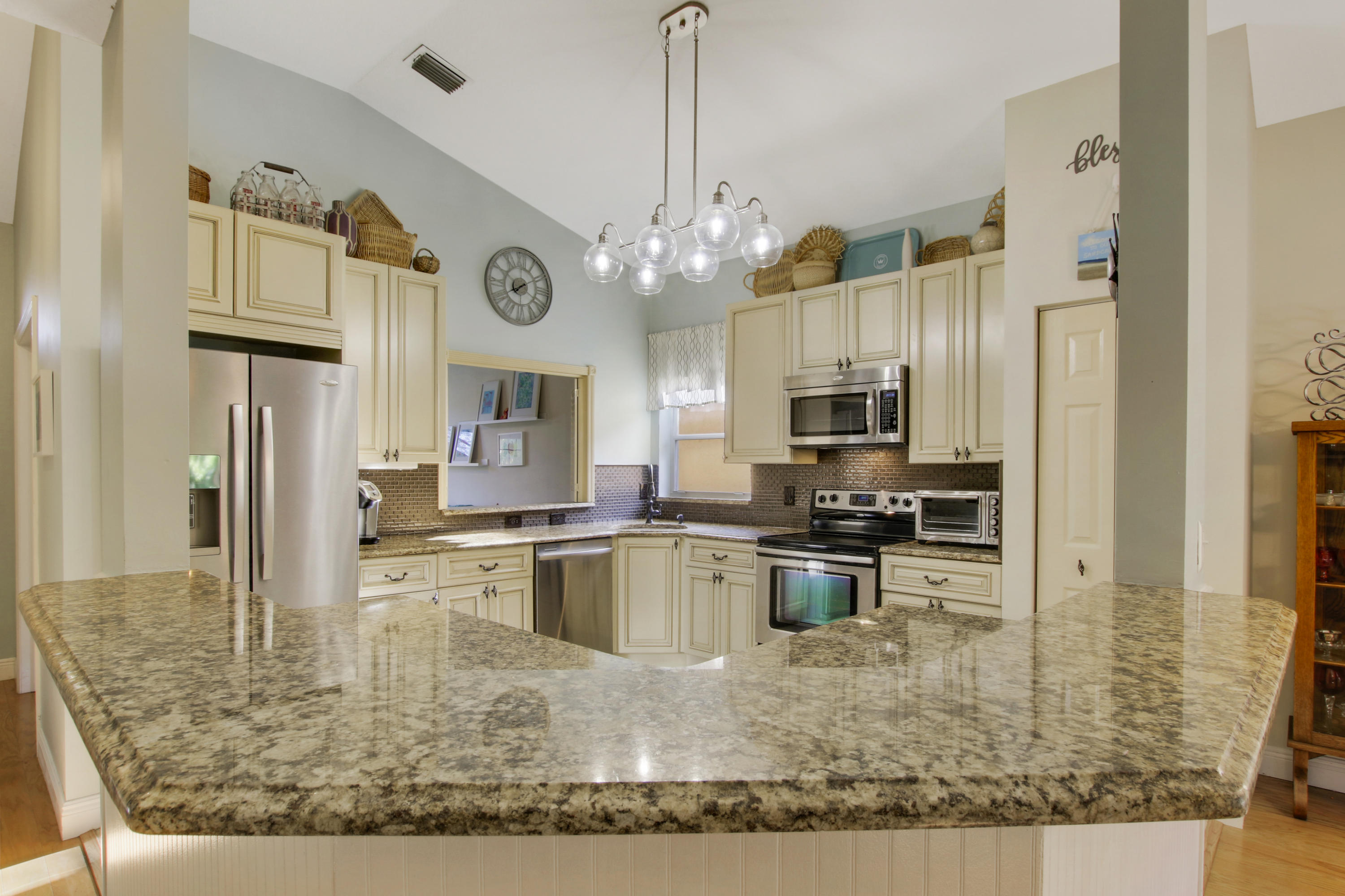 8047 Via Hacienda Riviera Beach, FL 33418 - Photo 3 of 23 House1-103