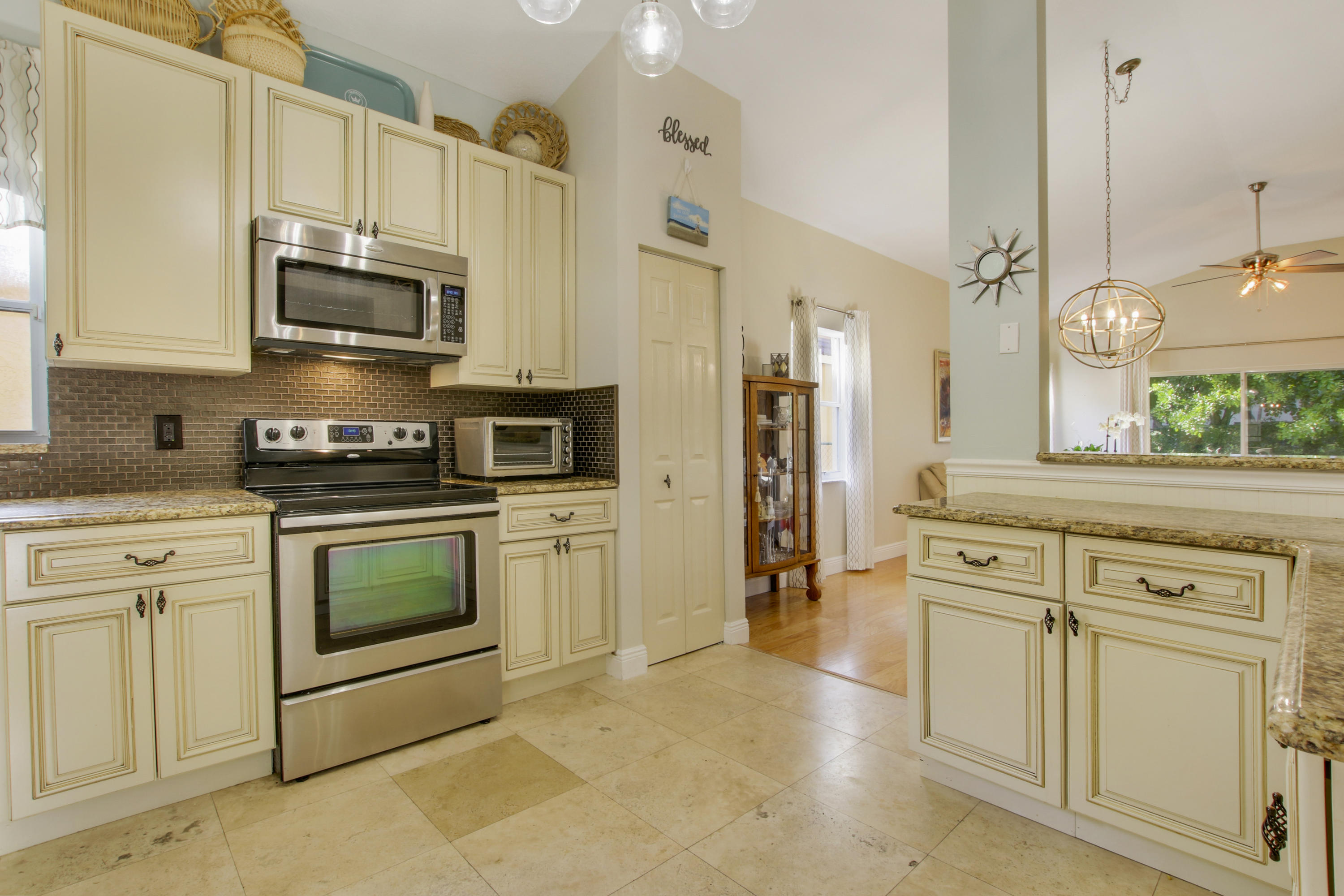 8047 Via Hacienda Riviera Beach, FL 33418 - Photo 4 of 23 House1-105