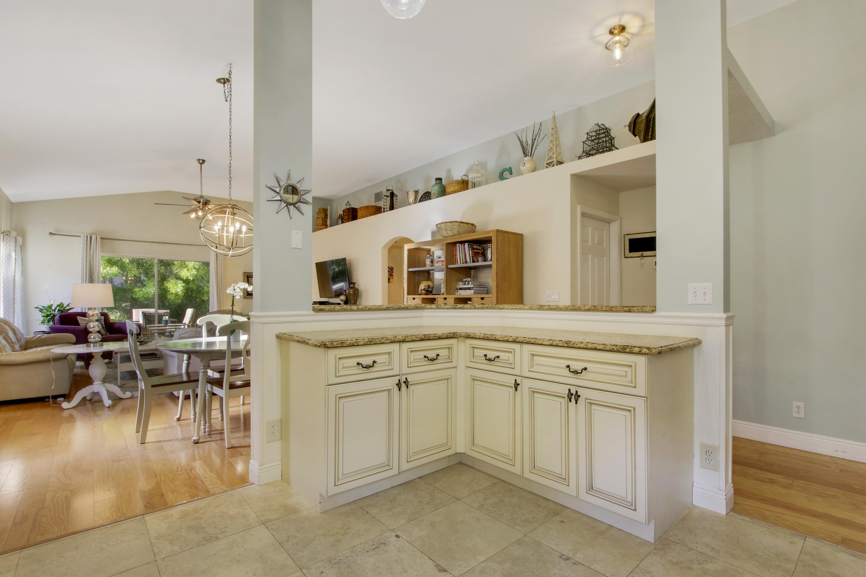 8047 Via Hacienda Riviera Beach, FL 33418 - Photo 5 of 23 House1-106