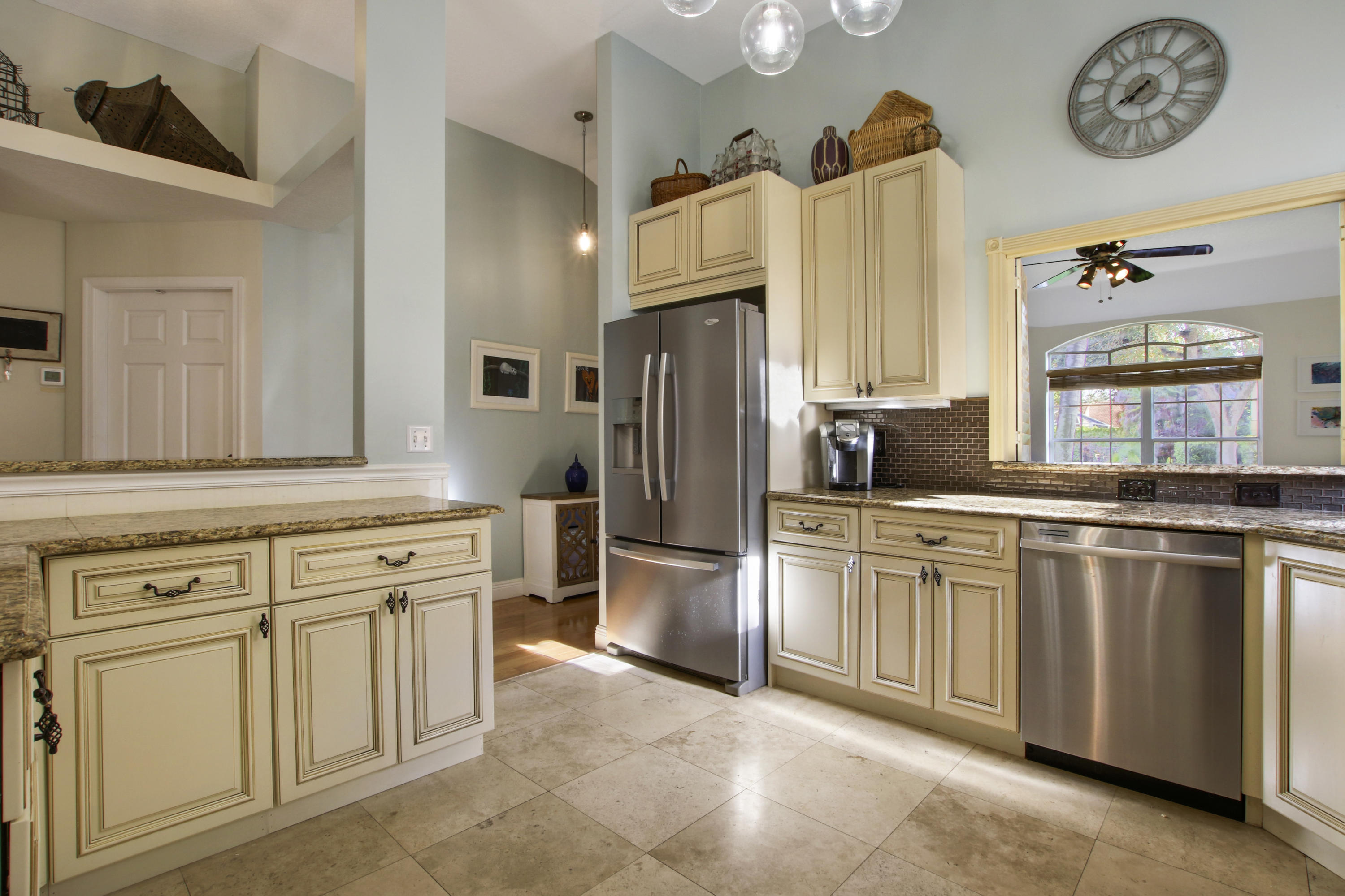 8047 Via Hacienda Riviera Beach, FL 33418 - Photo 6 of 23 House1-107