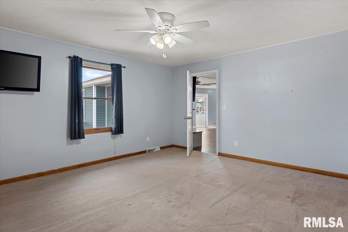 617 East Chestnut Street Chatham, IL 62629 - Photo 15 of 41