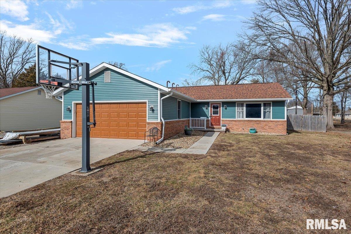 617 East Chestnut Street Chatham, IL 62629 - Photo 2 of 41