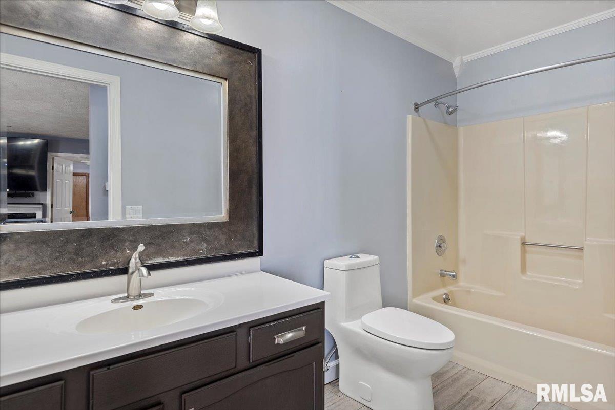 617 East Chestnut Street Chatham, IL 62629 - Photo 29 of 41