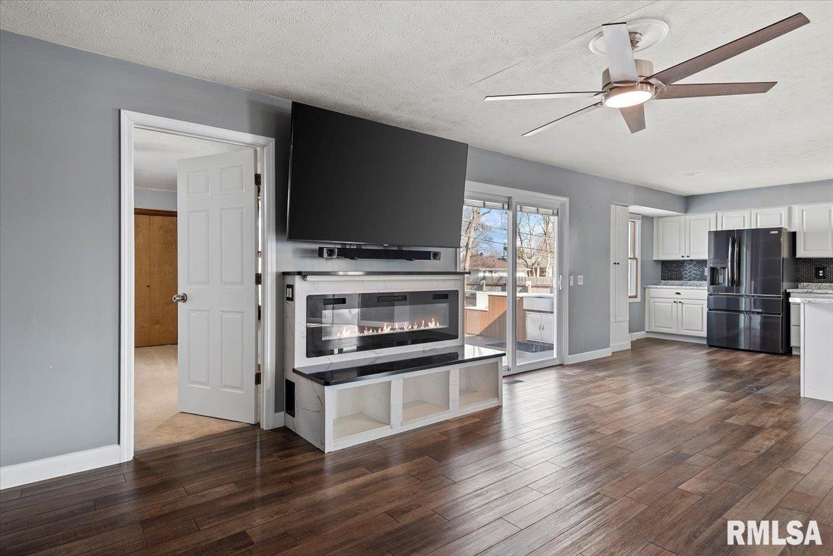 617 East Chestnut Street Chatham, IL 62629 - Photo 9 of 41