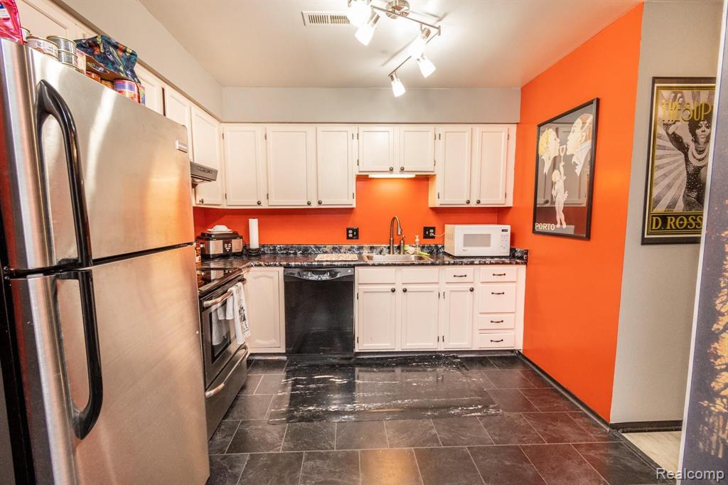 460 Baldwin Avenue, Unit 35 Rochester, MI 48307 - Photo 16 of 22