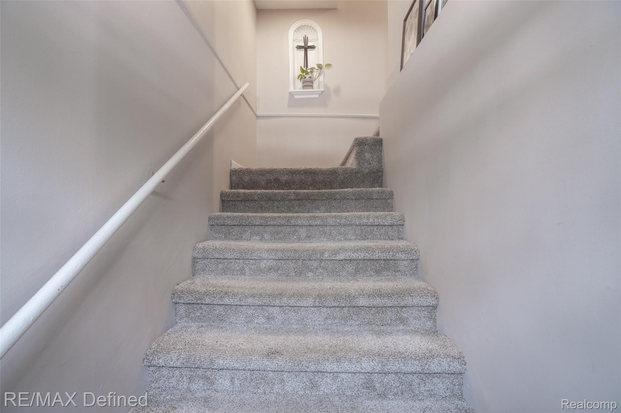 3231 Melvin Avenue Rochester, MI 48307 - Photo 18 of 34 Extra Wide Stairs