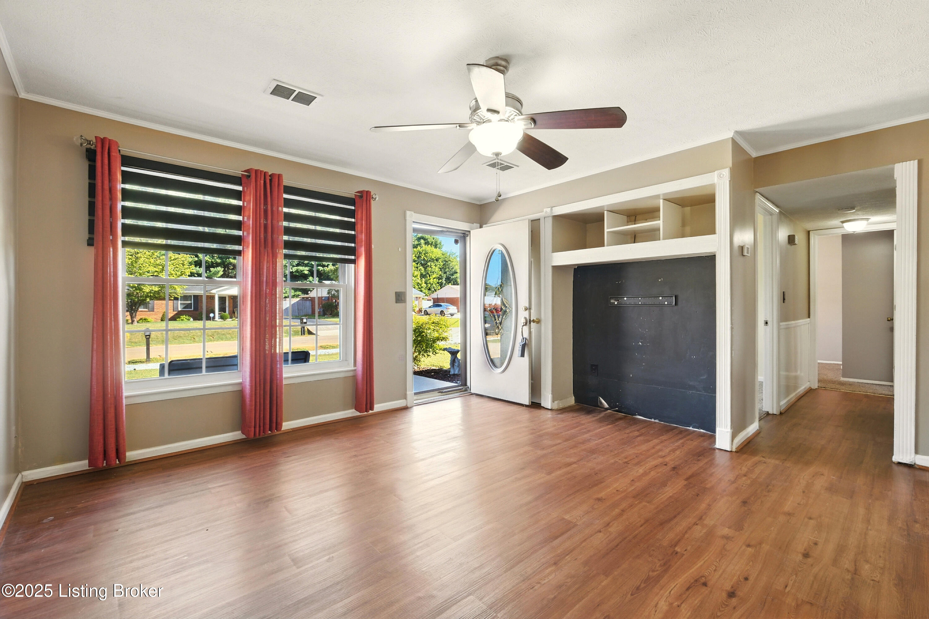 325 East Blue Jay Road Louisville, KY 40229 - Photo 2 of 35 Living room