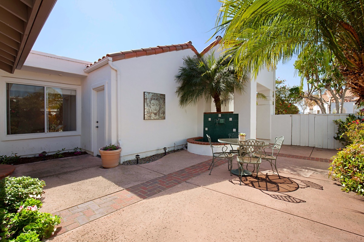 4178 Rhodes Way Oceanside, CA 92056 - Photo 5 of 25