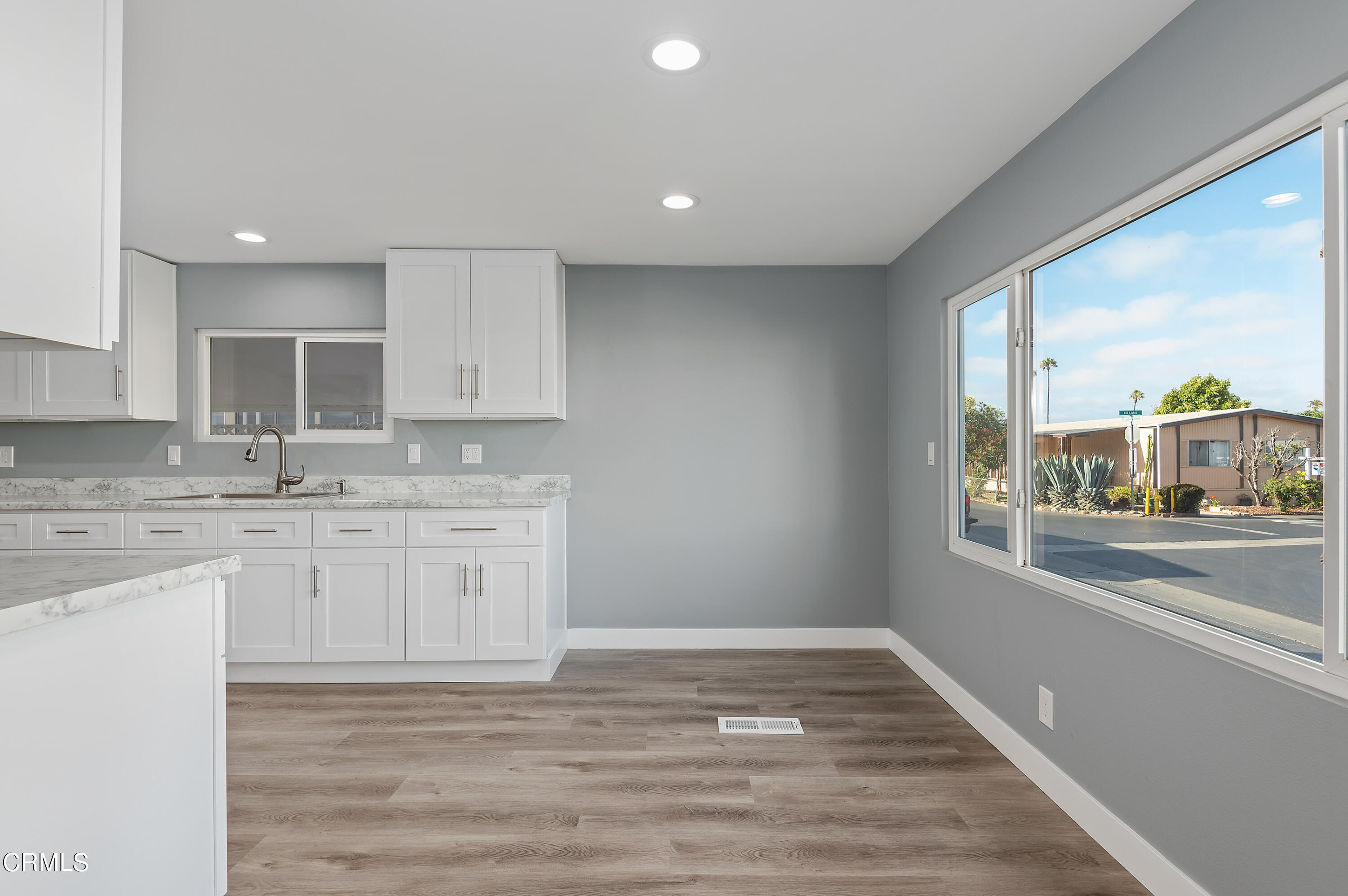 1853 Ives Avenue, Unit 63 Oxnard, CA 93033 - Photo 5 of 25 09 - Breakfast Area