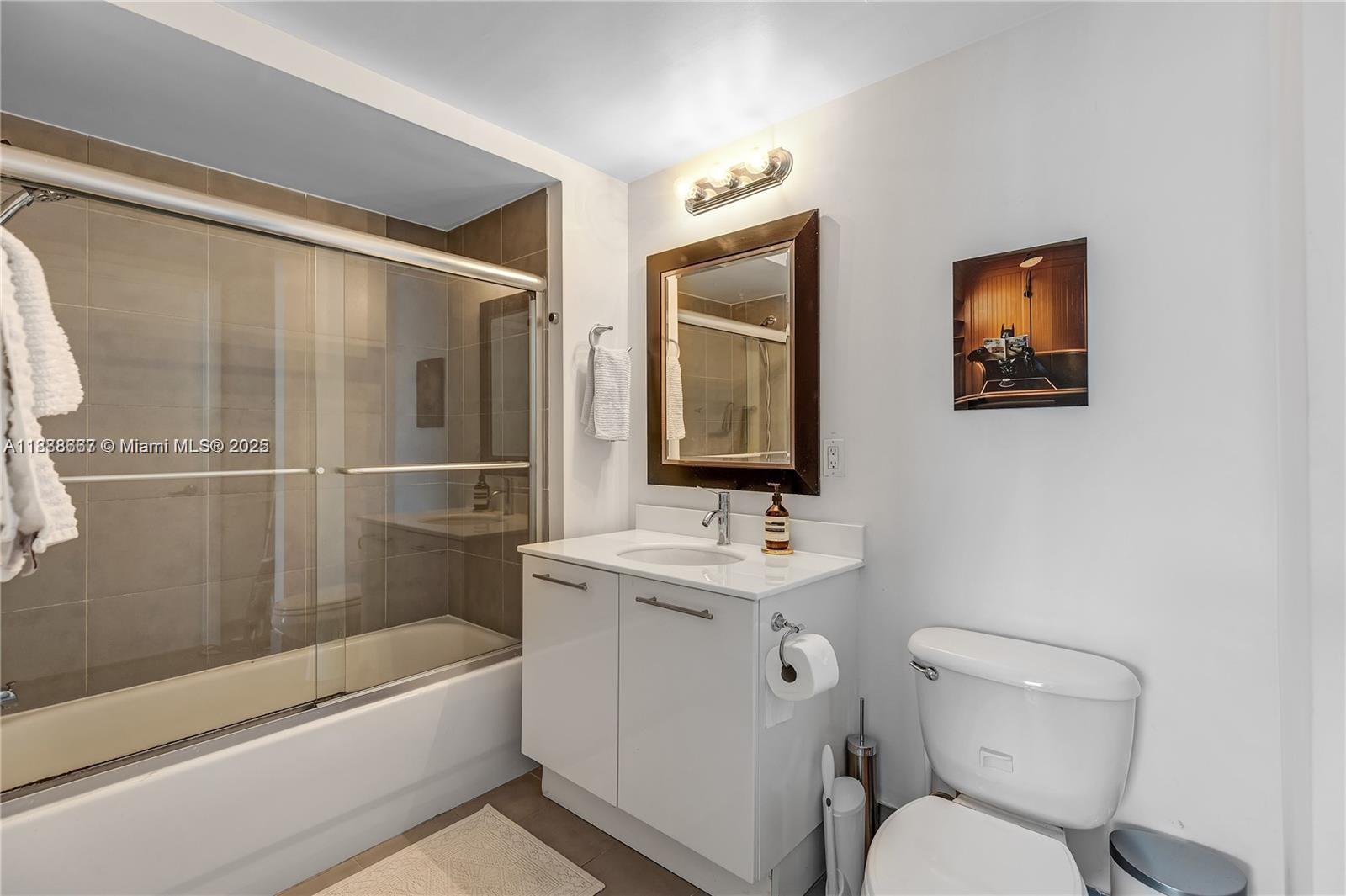 92 Southwest 3rd Street, Unit 3012 Miami, FL 33130 - Photo 16 of 18 a bathroom with a toilet a sink and bathtub