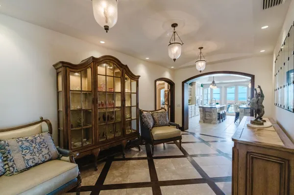 $22,500,000 | 19 North Beach Road, Jupiter Island, FL 33455