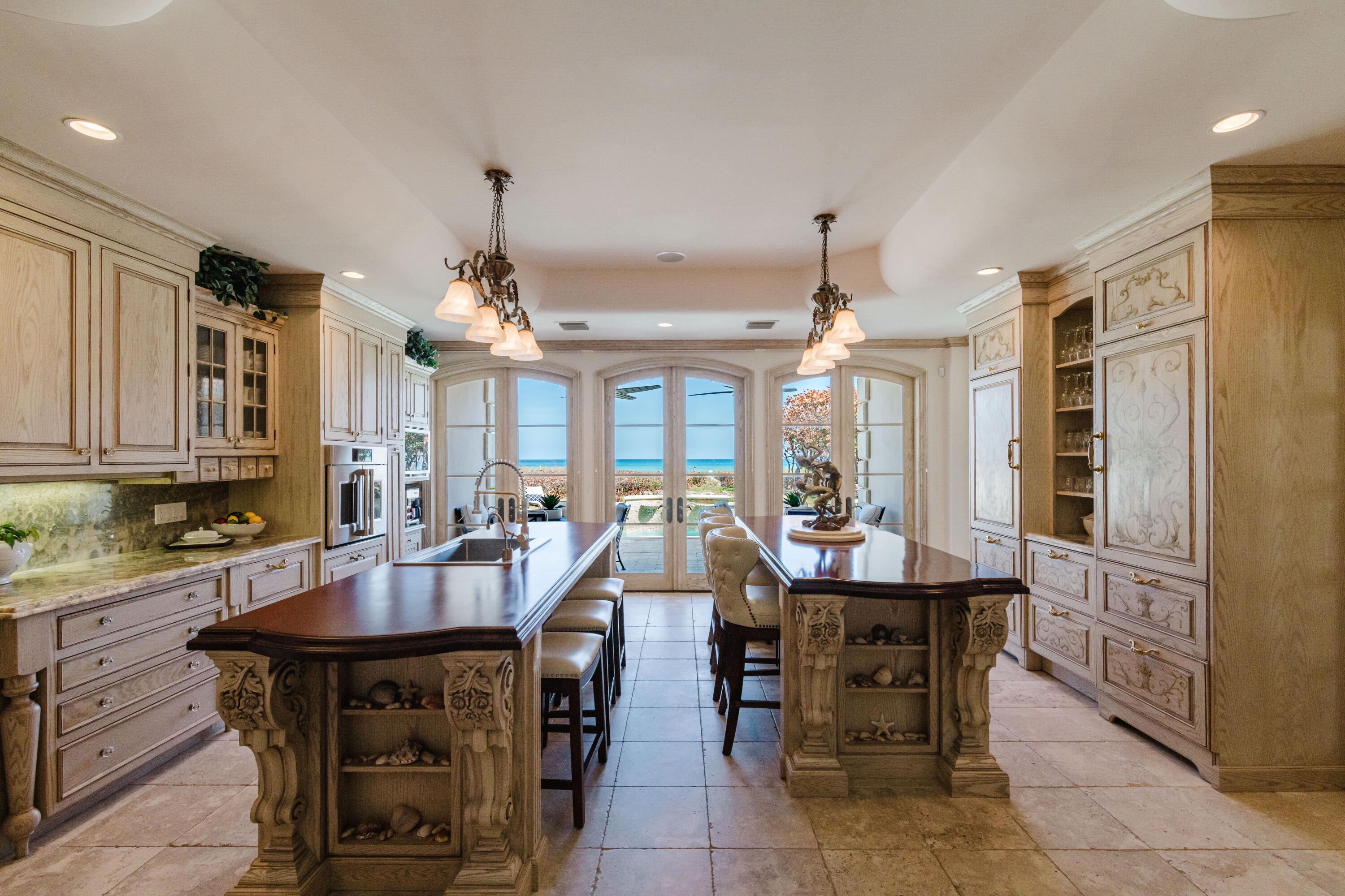 19 North Beach Road Jupiter Island, FL 33455 - Photo 14 of 80 Kitchen with Ocean View