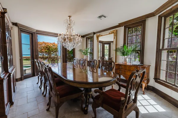 $22,500,000 | 19 North Beach Road, Jupiter Island, FL 33455