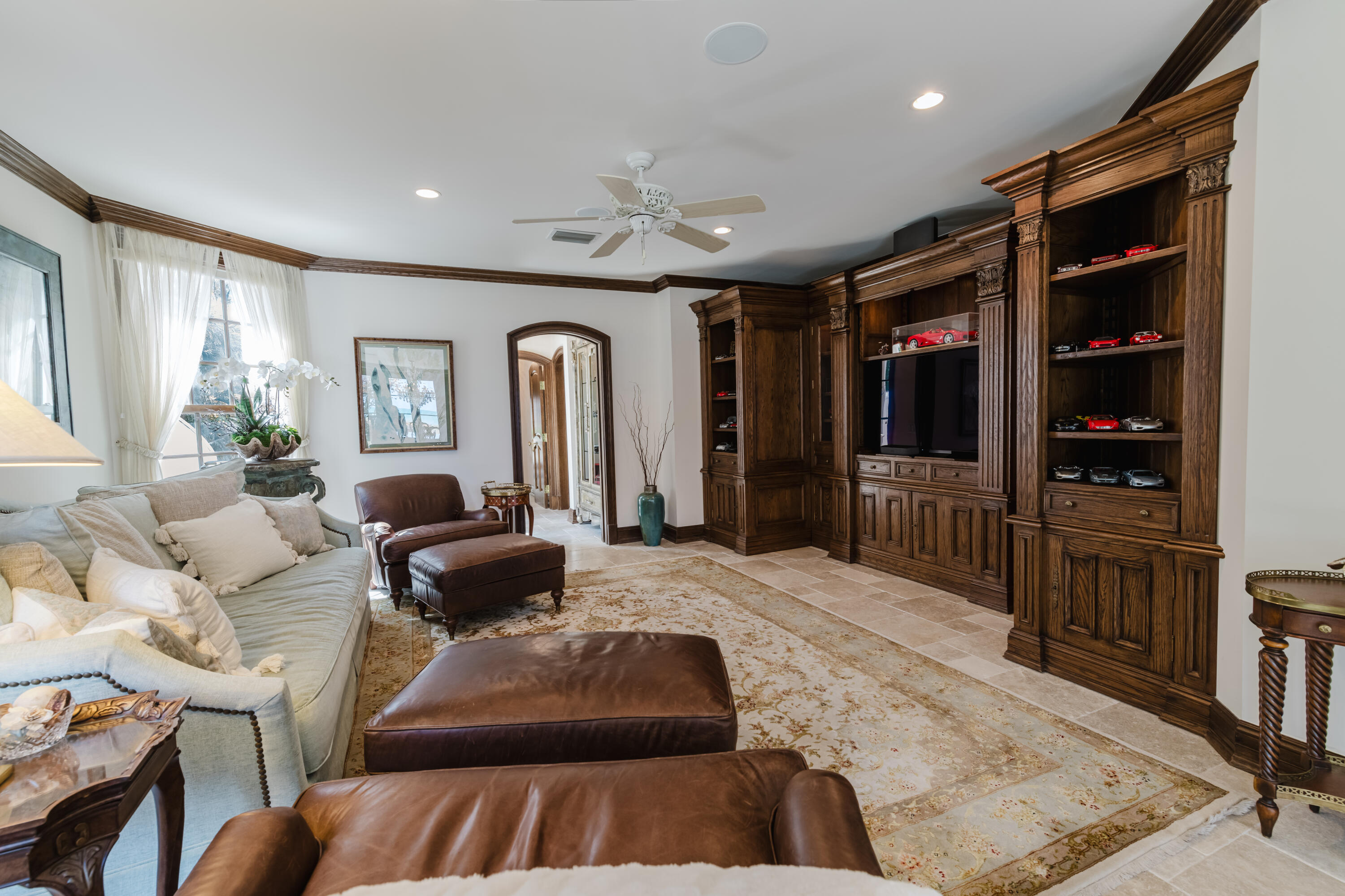 19 North Beach Road Jupiter Island, FL 33455 - Photo 25 of 80 Living Room