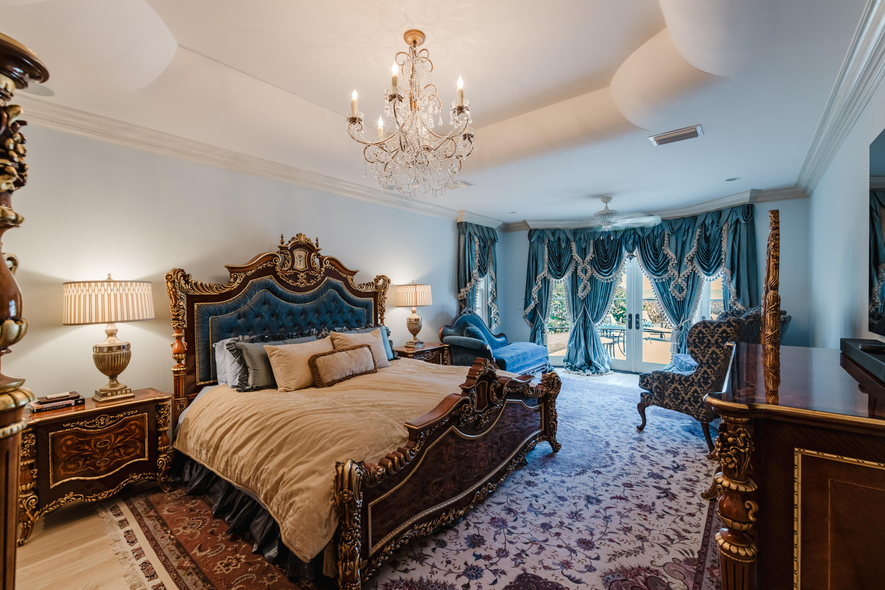 19 North Beach Road Jupiter Island, FL 33455 - Photo 26 of 80 Primary Bedroom