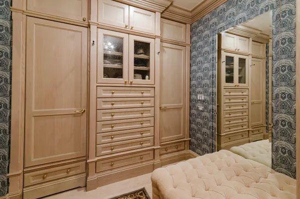 $22,500,000 | 19 North Beach Road, Jupiter Island, FL 33455