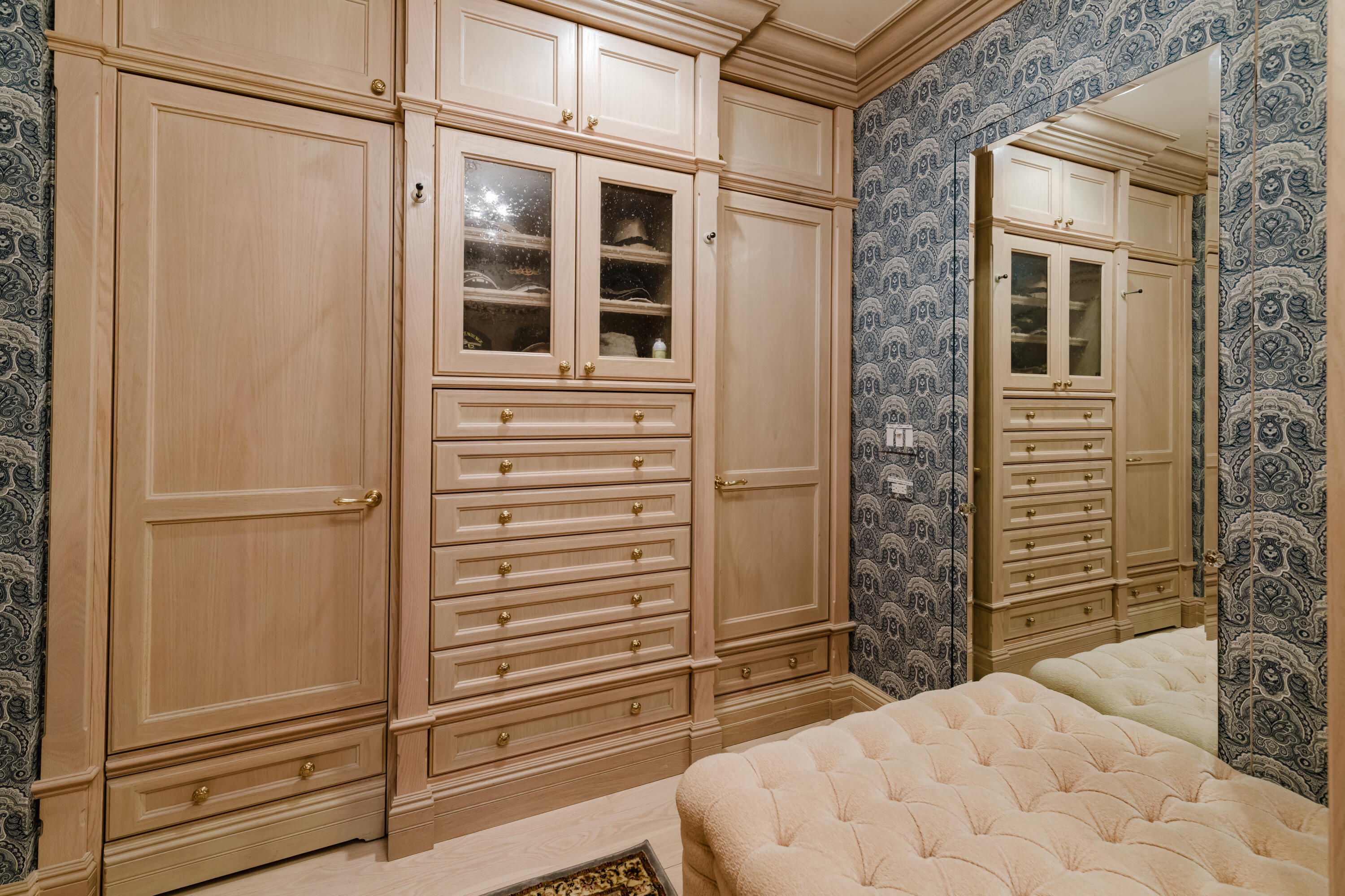 19 North Beach Road Jupiter Island, FL 33455 - Photo 30 of 80 Primary Closet