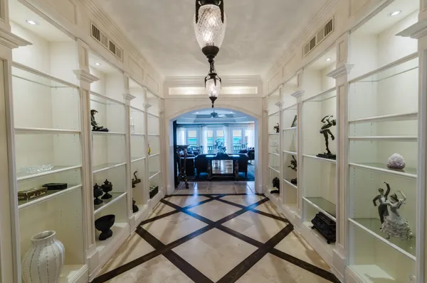 $22,500,000 | 19 North Beach Road, Jupiter Island, FL 33455