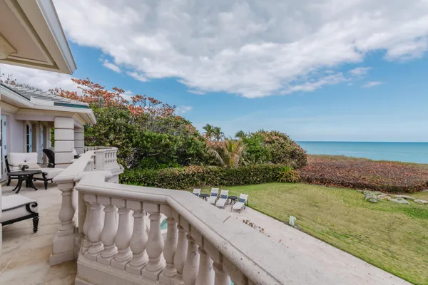 $22,500,000 | 19 North Beach Road, Jupiter Island, FL 33455