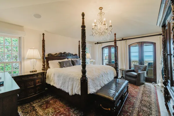 $22,500,000 | 19 North Beach Road, Jupiter Island, FL 33455