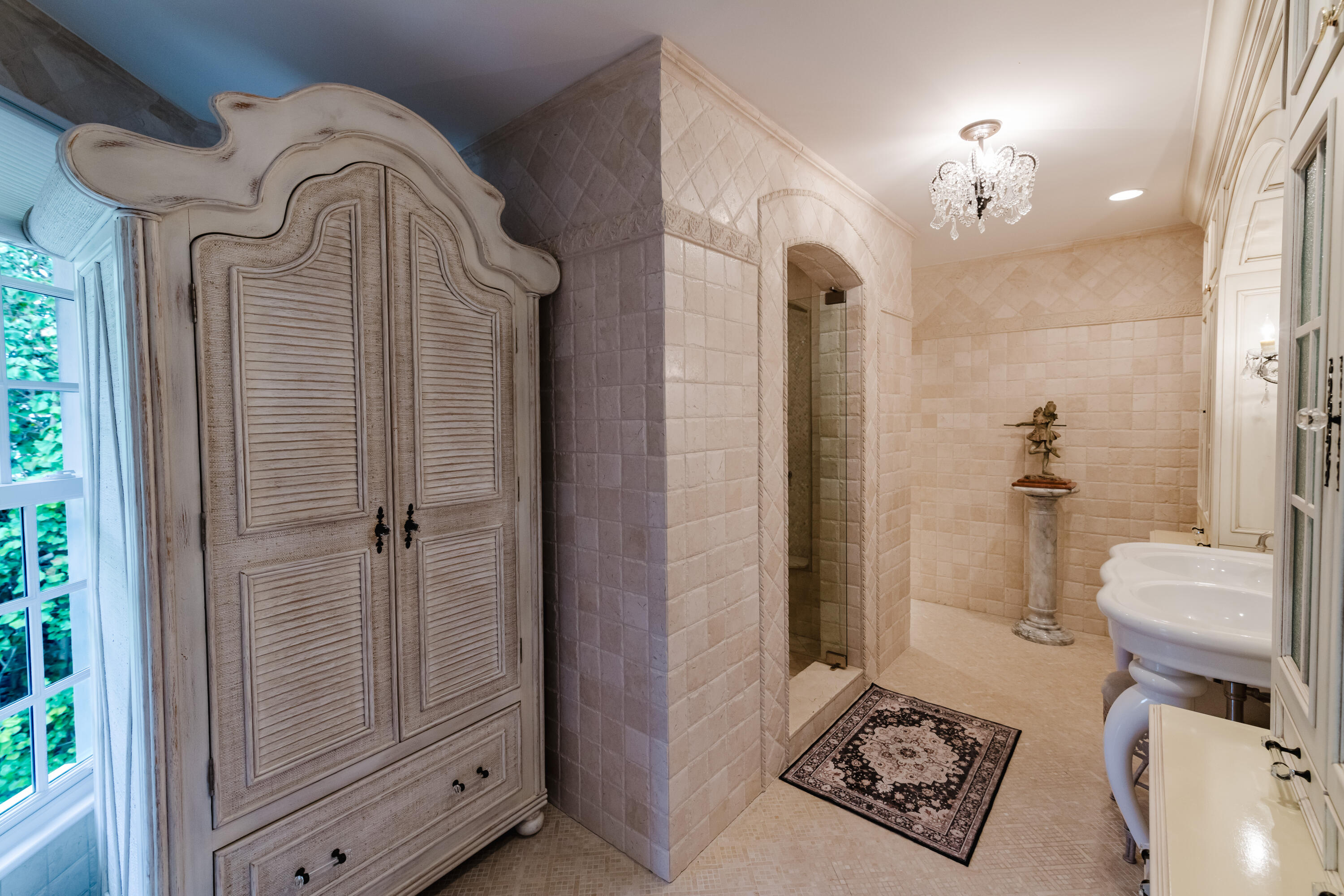 19 North Beach Road Jupiter Island, FL 33455 - Photo 47 of 80 Upstairs Bath 1