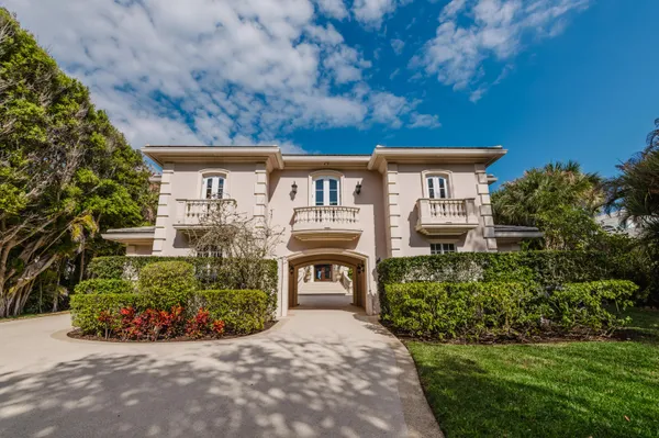 $22,500,000 | 19 North Beach Road, Jupiter Island, FL 33455