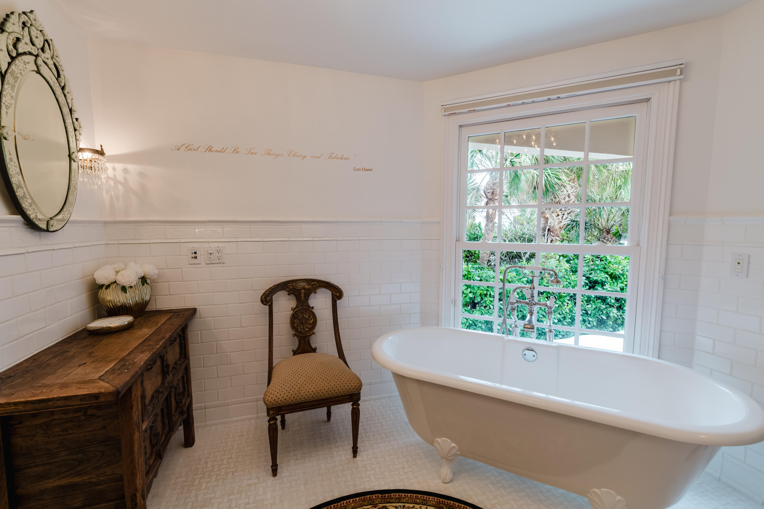 19 North Beach Road Jupiter Island, FL 33455 - Photo 54 of 80 Upstairs Bath 2