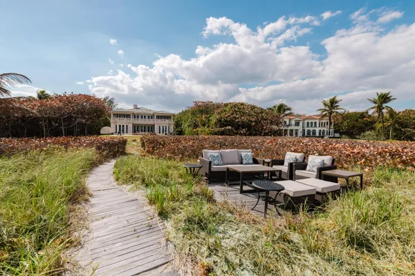$22,500,000 | 19 North Beach Road, Jupiter Island, FL 33455