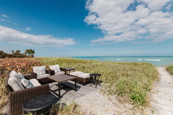 $22,500,000 | 19 North Beach Road, Jupiter Island, FL 33455