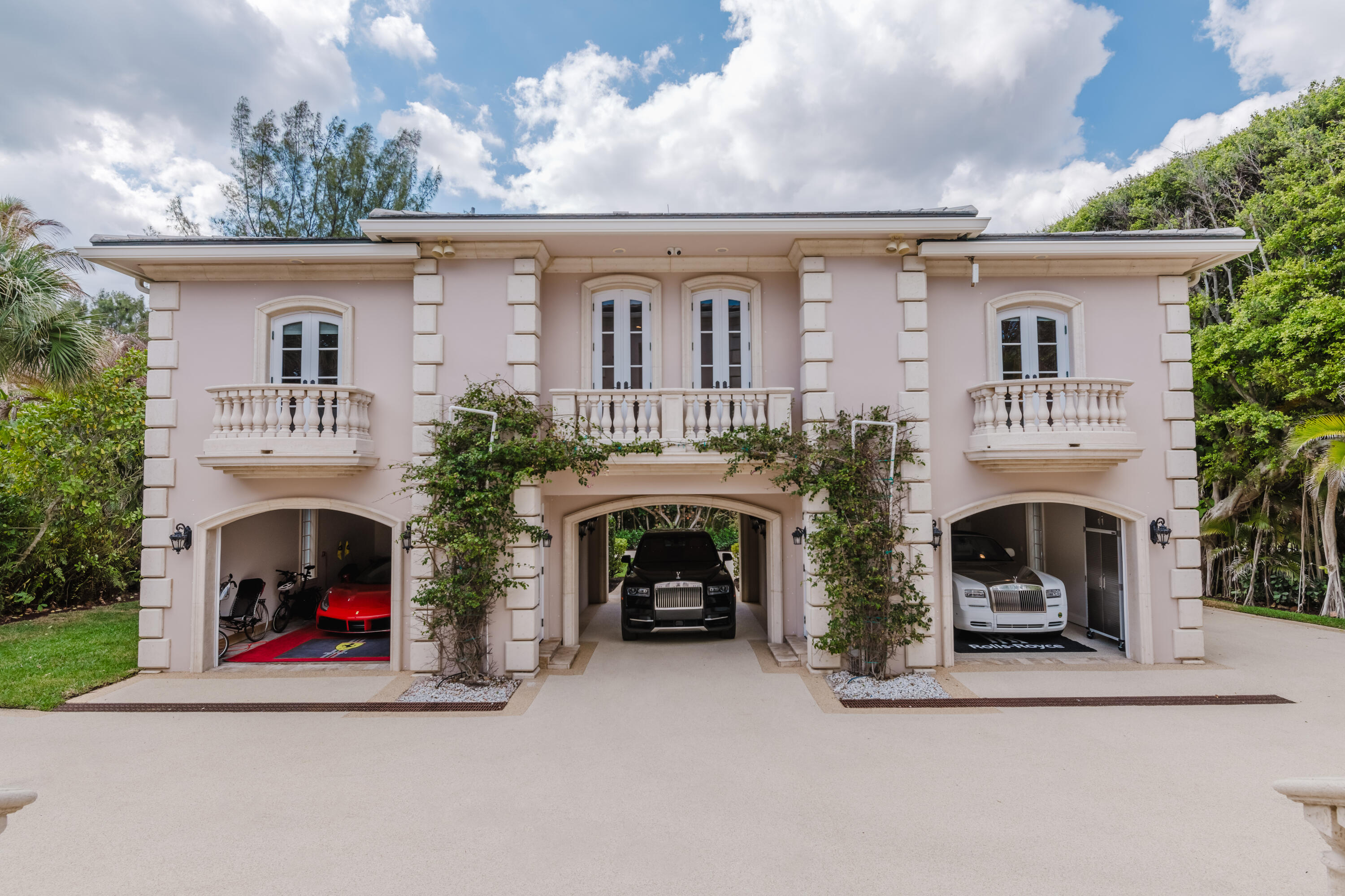 19 North Beach Road Jupiter Island, FL 33455 - Photo 67 of 80 Guest House and Garage