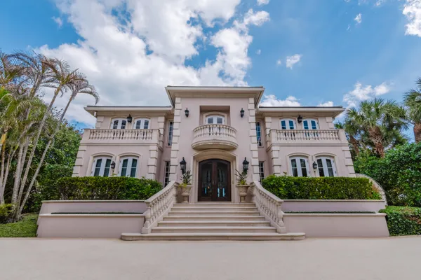 $22,500,000 | 19 North Beach Road, Jupiter Island, FL 33455