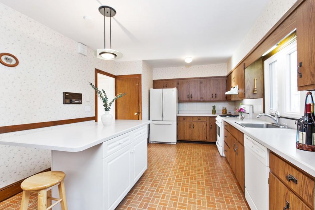 79 Dickerman Road Newton, MA 02461 - Photo 9 of 25