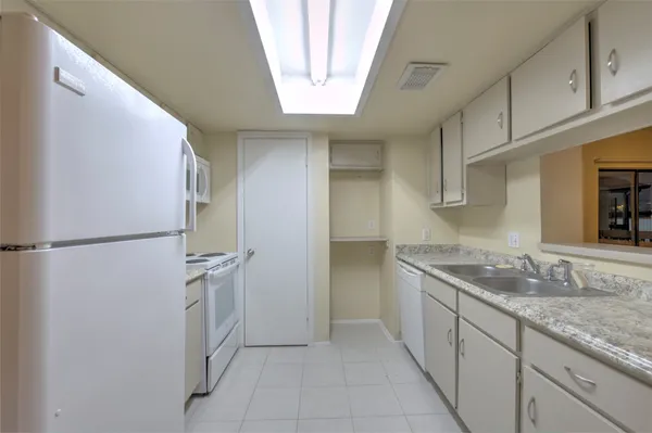 $945 | 9009 Richmond Avenue, Unit 607, Houston, TX 77063