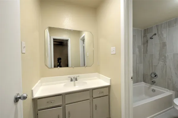 $945 | 9009 Richmond Avenue, Unit 607, Houston, TX 77063