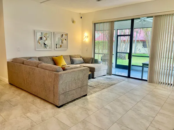 $284,900 | 7884 Lexington Club Boulevard, Unit B, Delray Beach, FL 33446