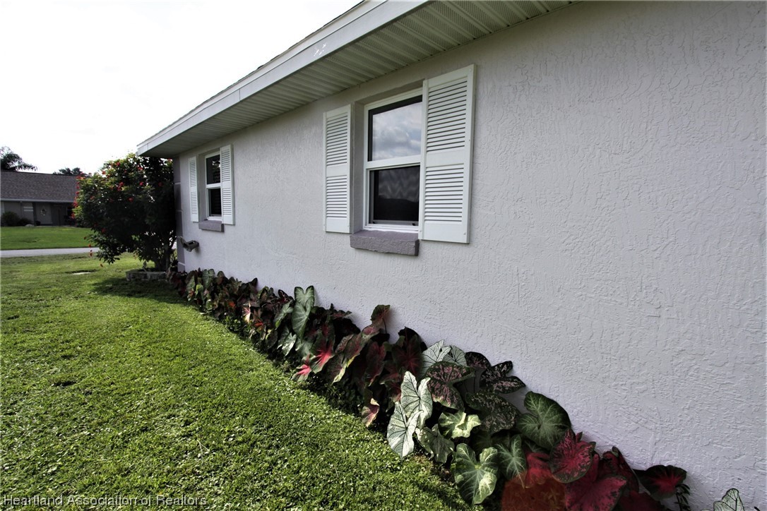 20 Quail Roost Road Lake Placid, FL 33852 - Photo 11 of 28 a view of a back yard of the house