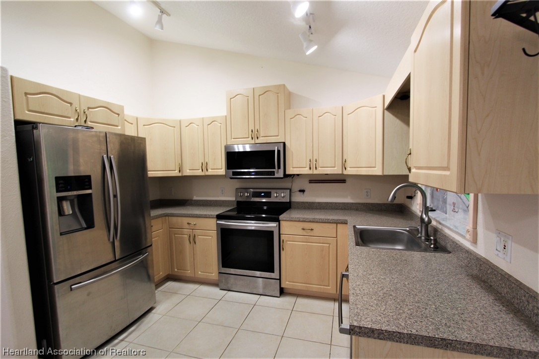 20 Quail Roost Road Lake Placid, FL 33852 - Photo 21 of 28 a kitchen with stainless steel appliances granite countertop a refrigerator sink and stove