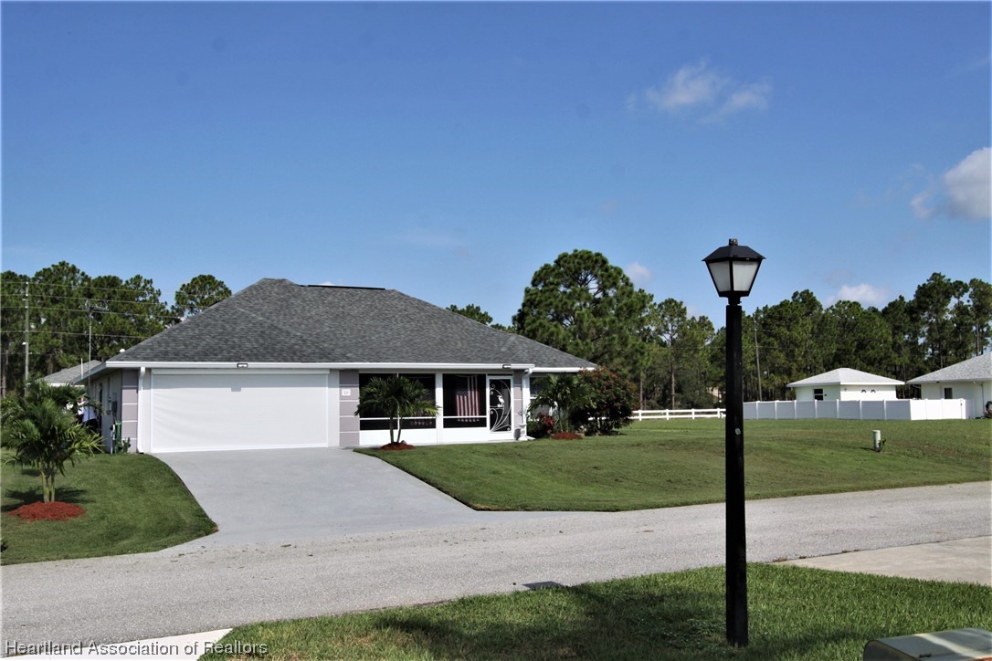 20 Quail Roost Road Lake Placid, FL 33852 - Photo 3 of 28 a front view of a house with garden