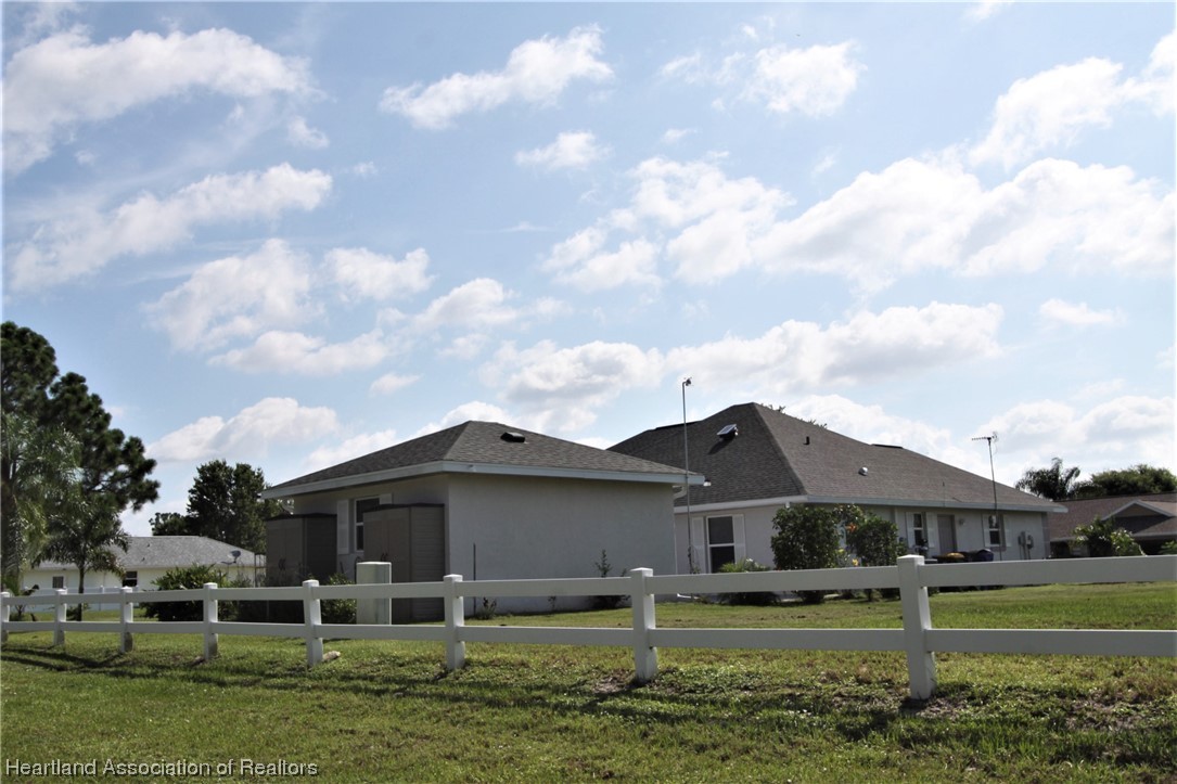 20 Quail Roost Road Lake Placid, FL 33852 - Photo 4 of 28 a view of a big house with a big yard and large trees