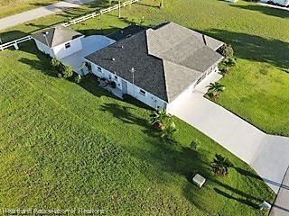 20 Quail Roost Road Lake Placid, FL 33852 - Photo 8 of 28 Notice the beautiful coated driveway and patio area. This property is neat and clean.