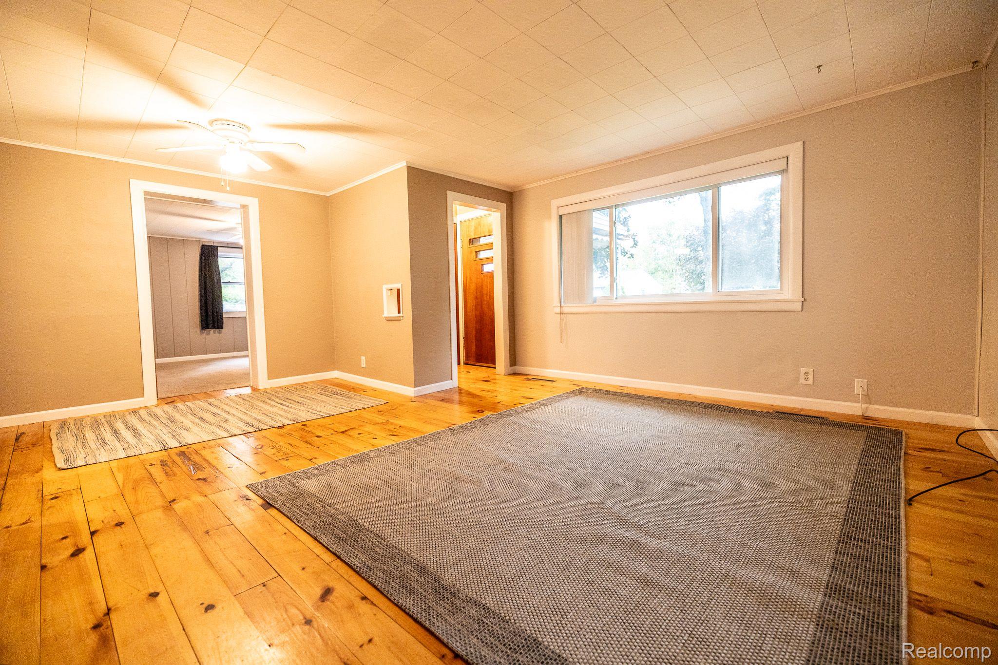 2845 Simpson Drive Rochester, MI 48309 - Photo 5 of 32 Airy living room