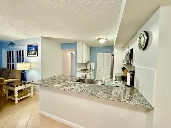 $2,875 | 284 Village Boulevard, Unit 9102, Tequesta, FL 33469