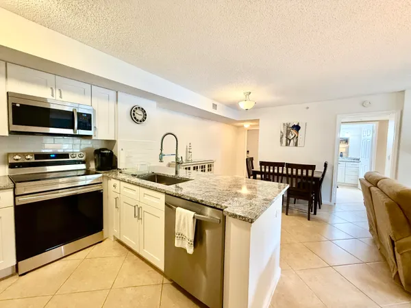 $2,875 | 284 Village Boulevard, Unit 9102, Tequesta, FL 33469