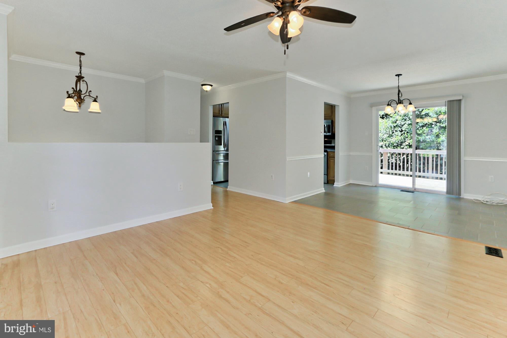 DR with chair rail, crown molding and deck access