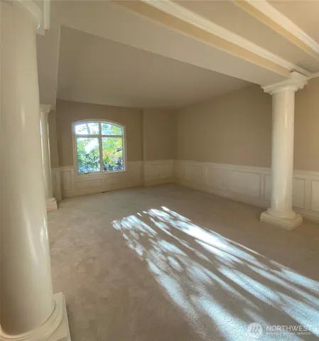 a view of empty room with window